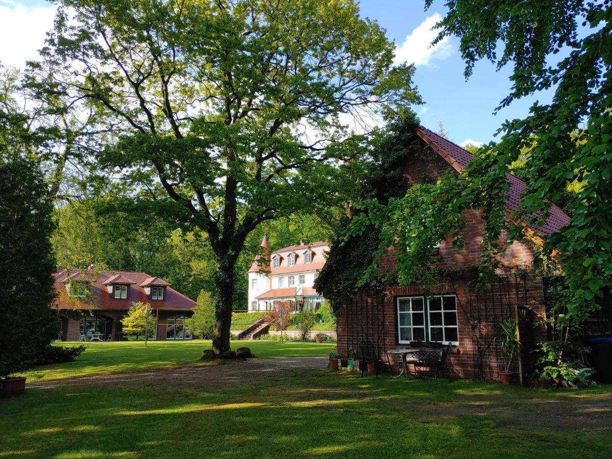 4 Sterne-Haus Am See Варен Экстерьер фото