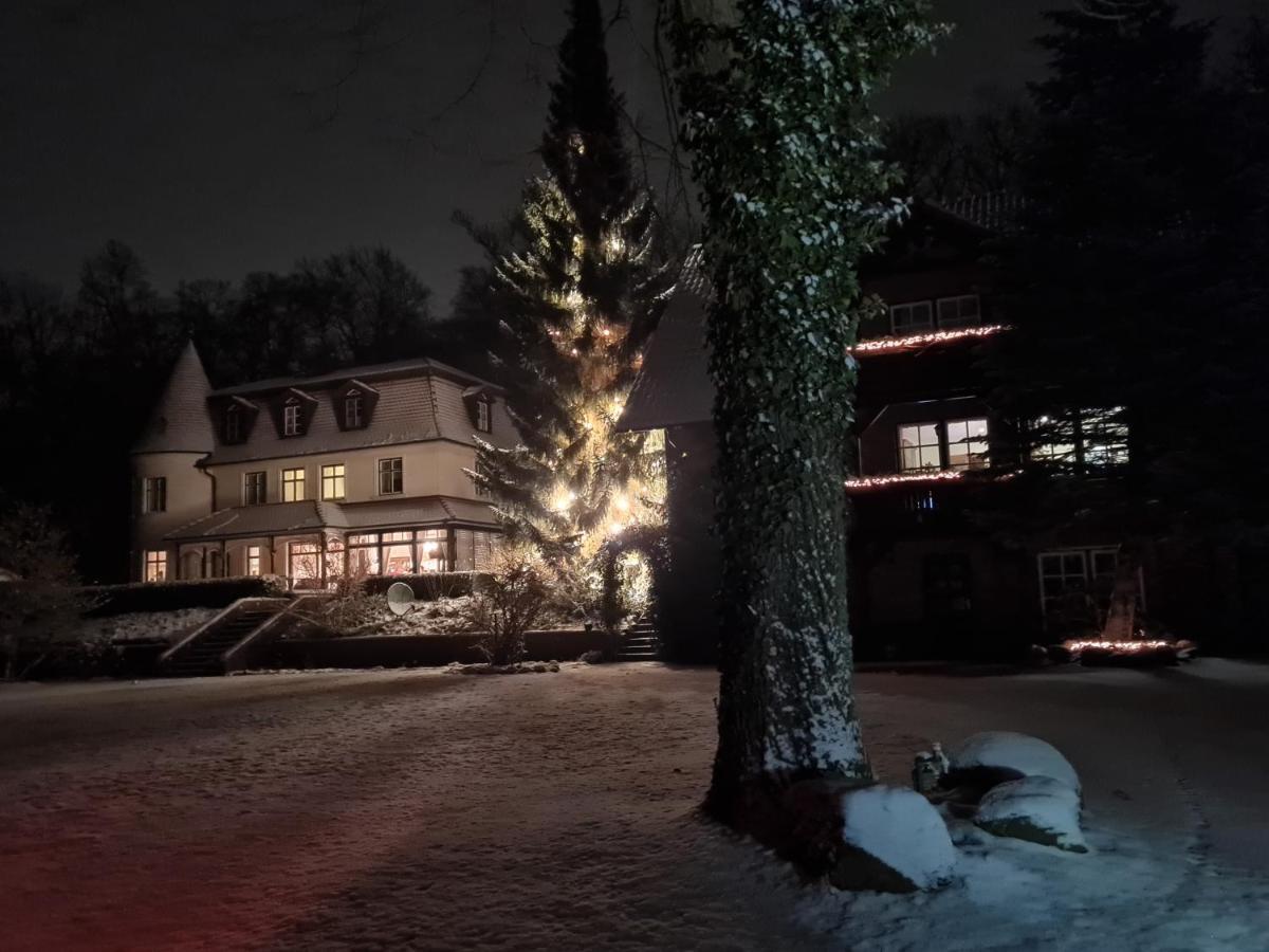 4 Sterne-Haus Am See Варен Экстерьер фото