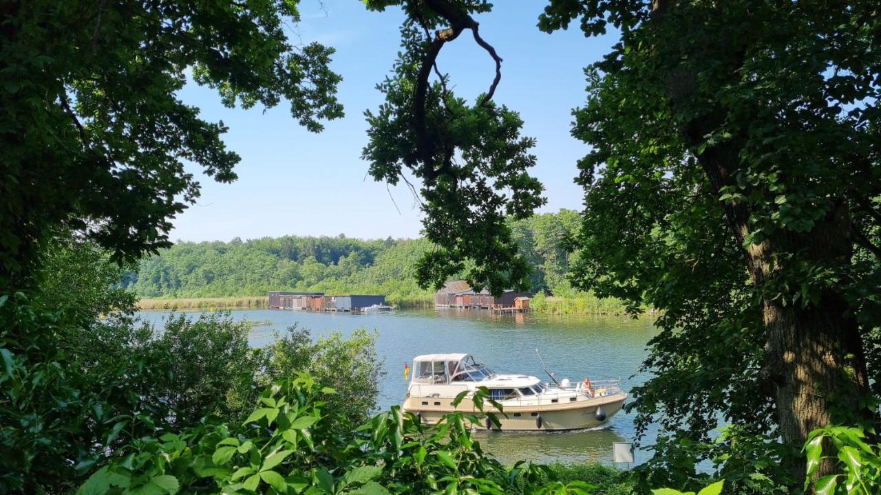 4 Sterne-Haus Am See Варен Экстерьер фото