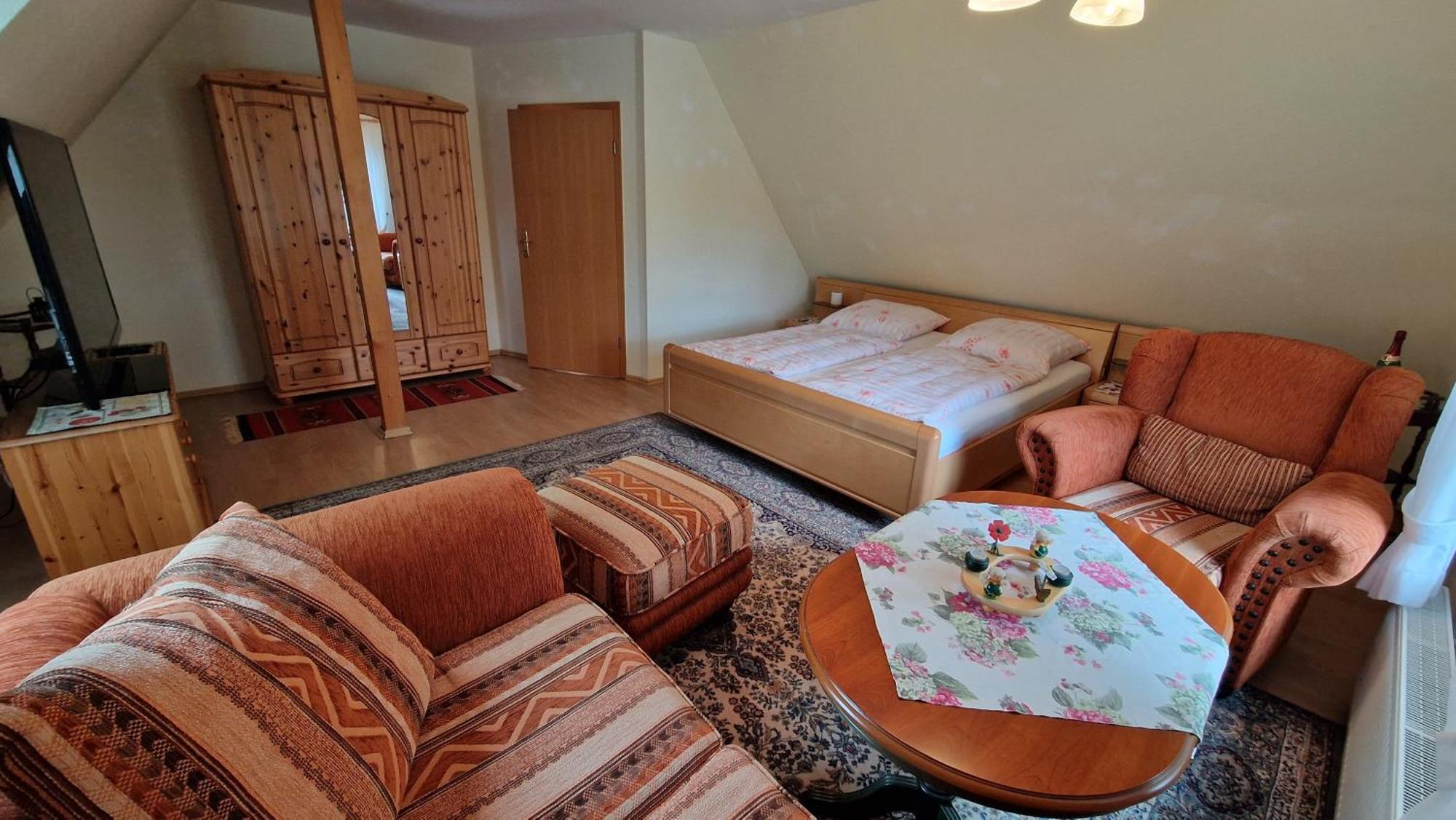4 Sterne-Haus Am See Варен Экстерьер фото