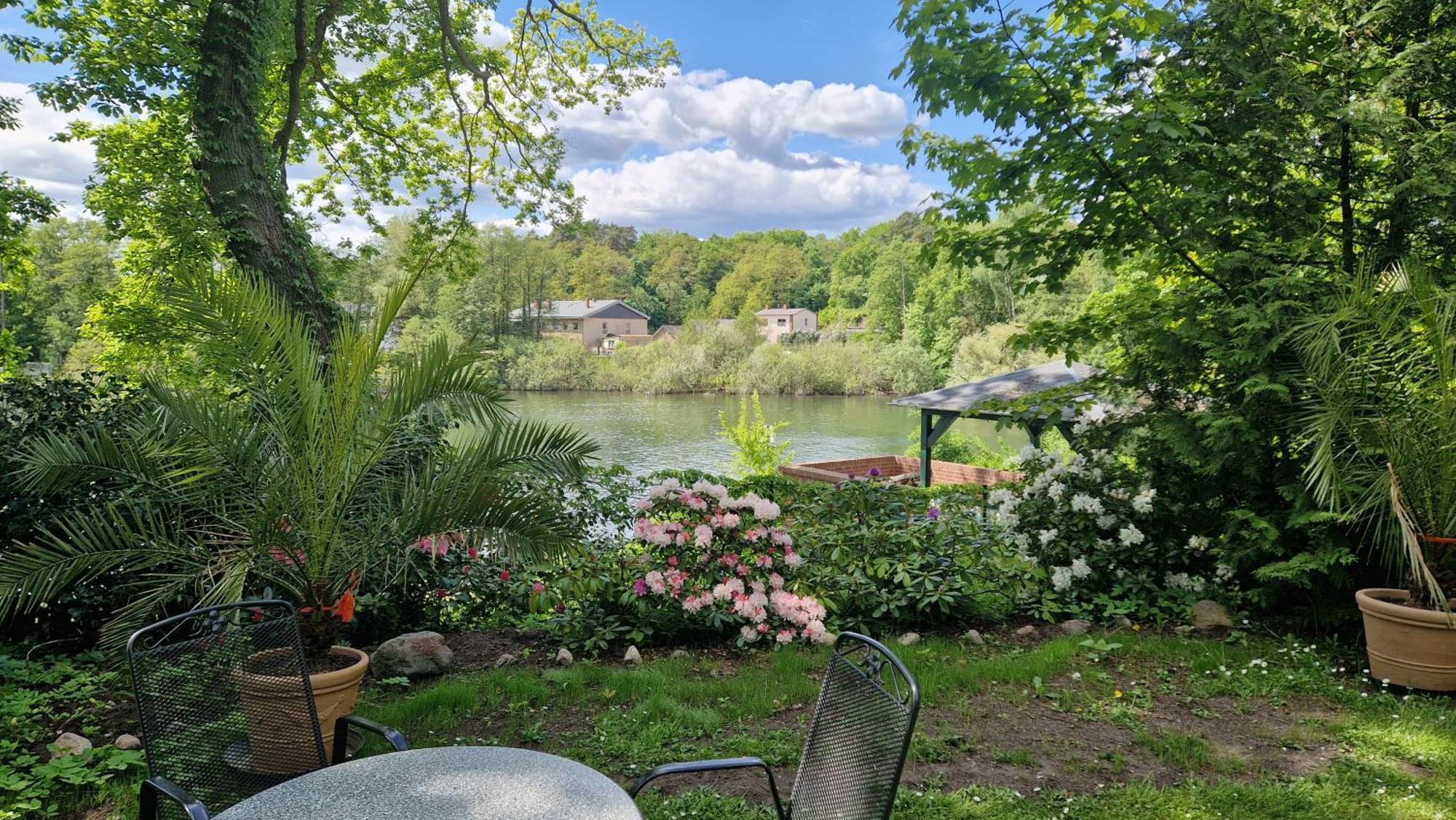 4 Sterne-Haus Am See Варен Экстерьер фото